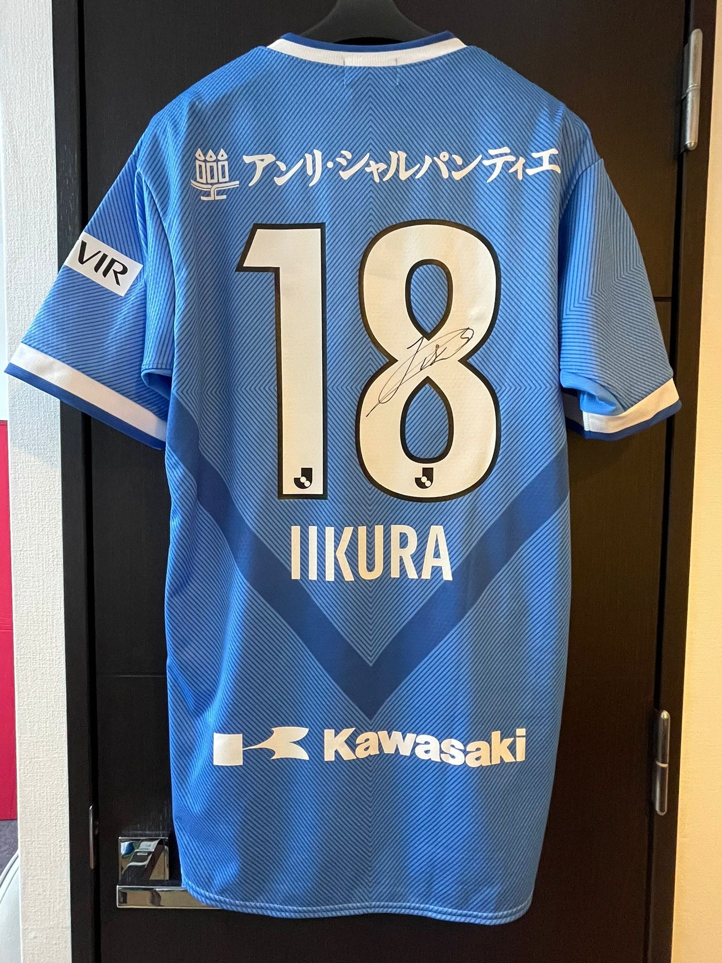 2022 J1神戶勝利船落場版龍門波衫連簽名 #18 飯村大樹